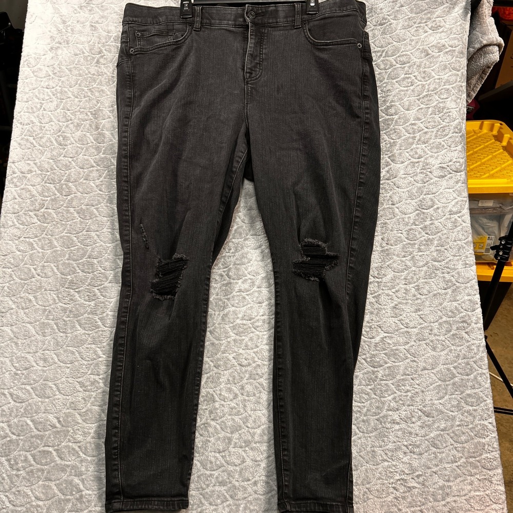 Torrid Bombshell Skinny Jeans‎ Black Wash Distressed Premium Stretch Size 24R